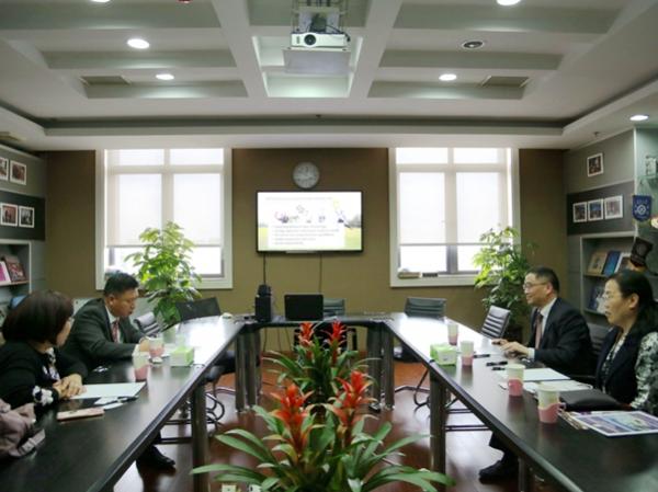 美国加州州立大学长滩分校副校长访问成电