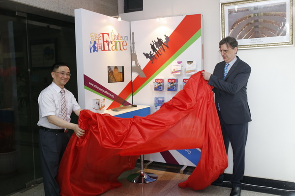 法国驻成都总领事馆总领事来校访问