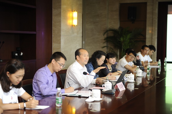 王志强书记为新生党员作主题讲座