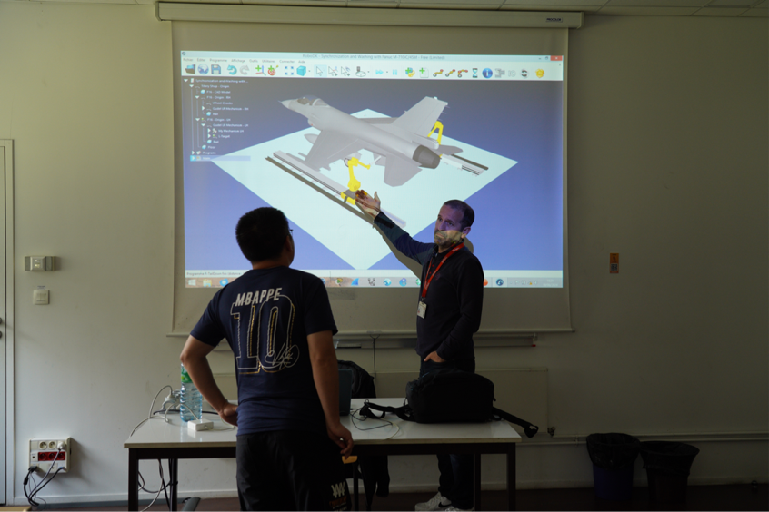 7同学们与老师进行课堂交流.png 595f4618a9462c840f967b007e8e4469_7d119.p