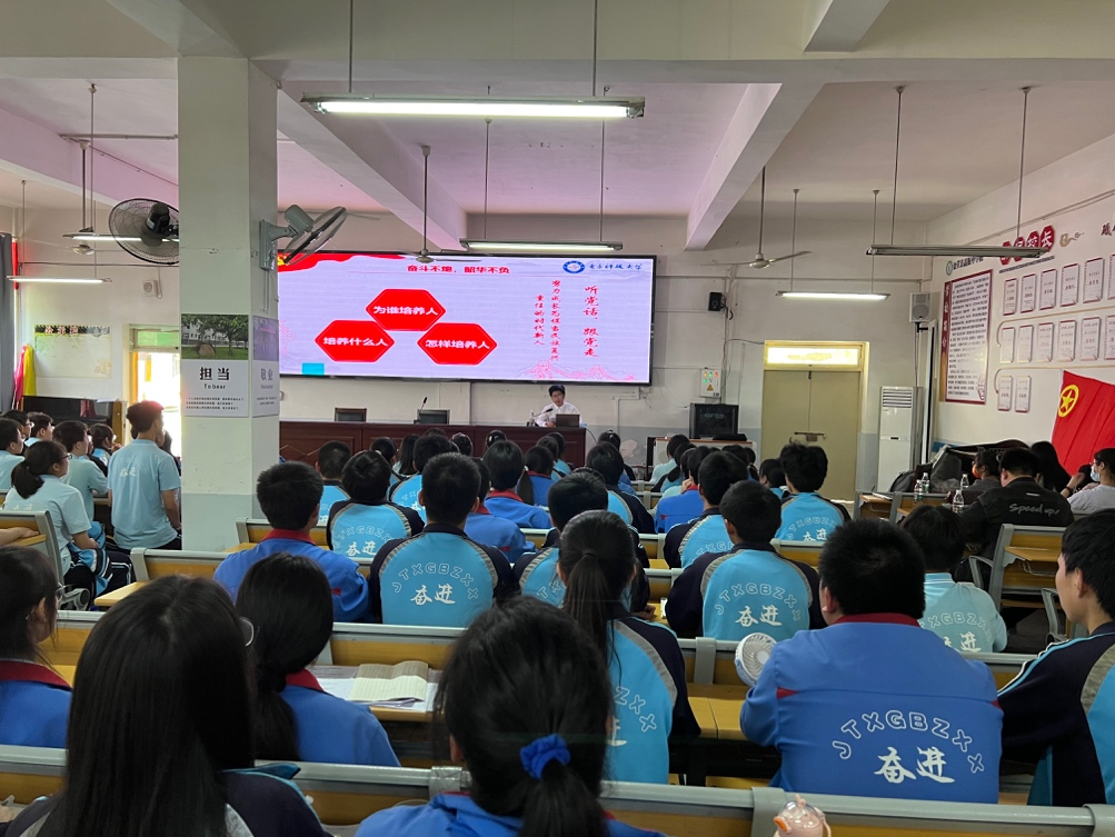 公管学院举行“百年奋进承光辉·青年劳动创造美”党团主题教育实践活动