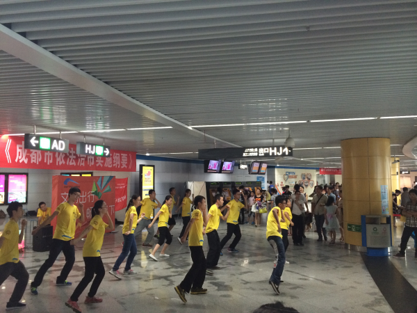 【实践】通信学院“大城小爱”实践队开展城市公益行活动