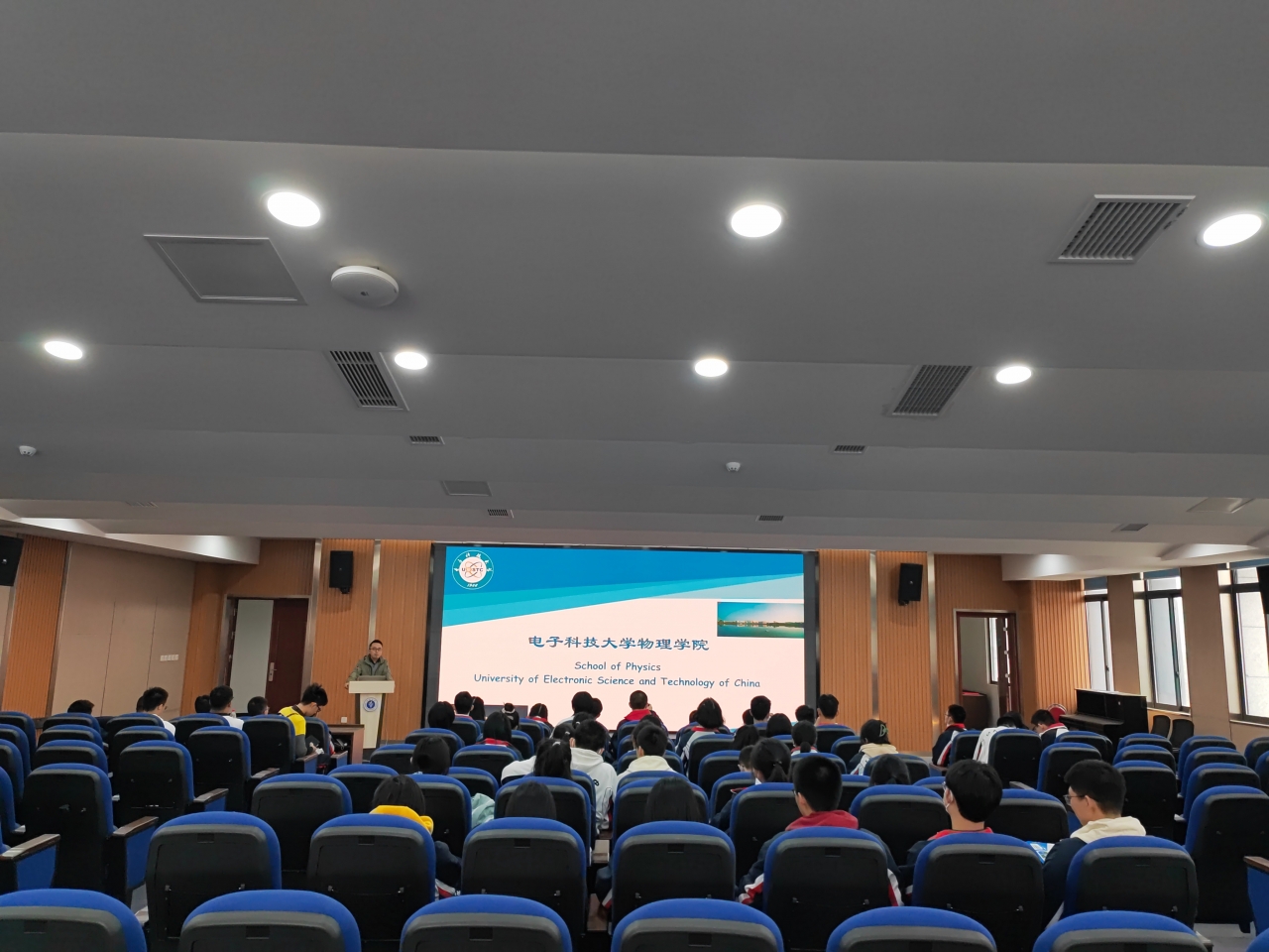 物理1.jpg 59c7f17897d3a6000fb85aa860306e56_54013.j