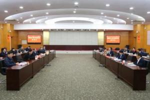 学校研讨文科学位授权点建设工作