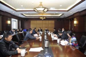 学校党委中心组集中学习党的十八届六中全会精神