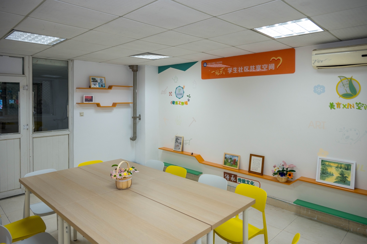 “家”门口的青年学堂3.jpg 5a991c1aee509c9aedb0d3088e4db0fe_7d65b.j