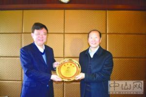 中山日报：薛晓峰到成都与电子科大探讨深入合作