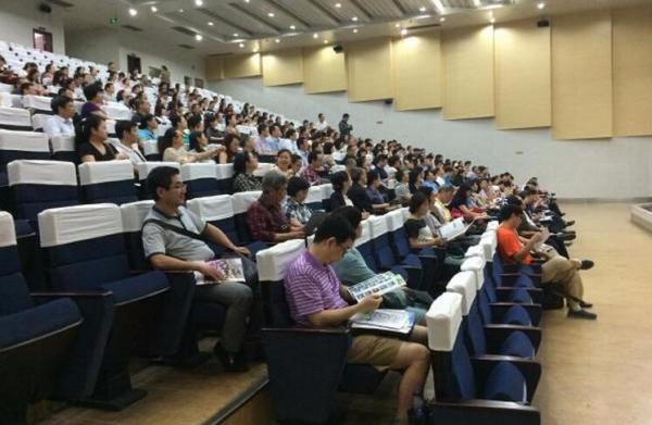 学校举行2015年本科招生政策宣讲暨咨询会