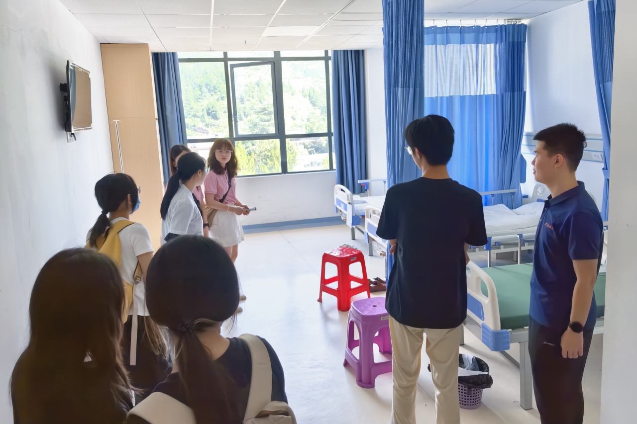 医院参观.jpg