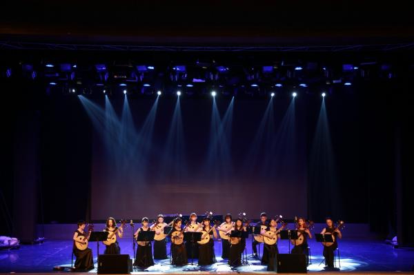 “非常阮族乐团”奏响华夏民乐之声