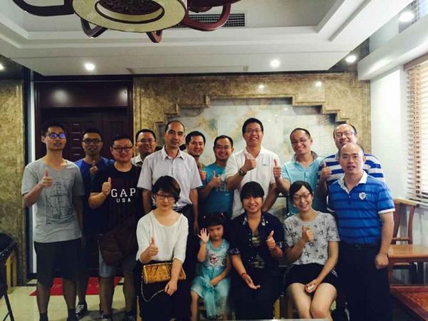 走访校友1.jpg 走访校友1.jpg