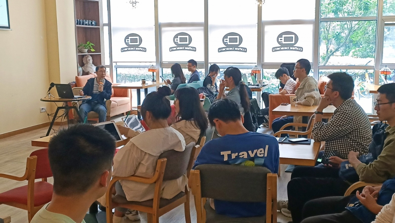 光电学院王军教授、太惠玲教授和彭玉洁同学做客研学成电沙龙