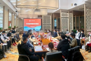 学校举办新进教师座谈交流会