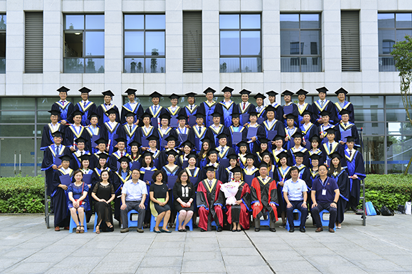 经管学院2017届毕业生授位典礼举行