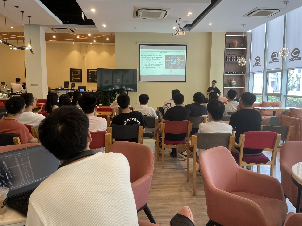 6学者论坛王炜.jpg 5cd0f2e4f1b0a017702ed9b2d1a78837_1588c.j