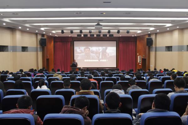 著名律师做客我校法律讲堂