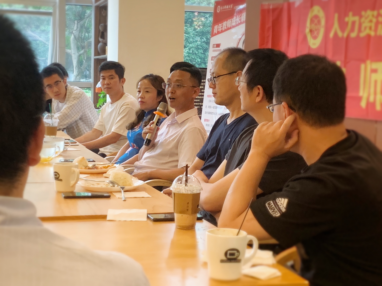 计算机学院李洪伟教授做客学校青年教师成长驿站