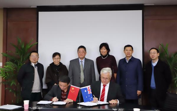 学校与澳洲詹姆斯库克大学签约联合培养本科生