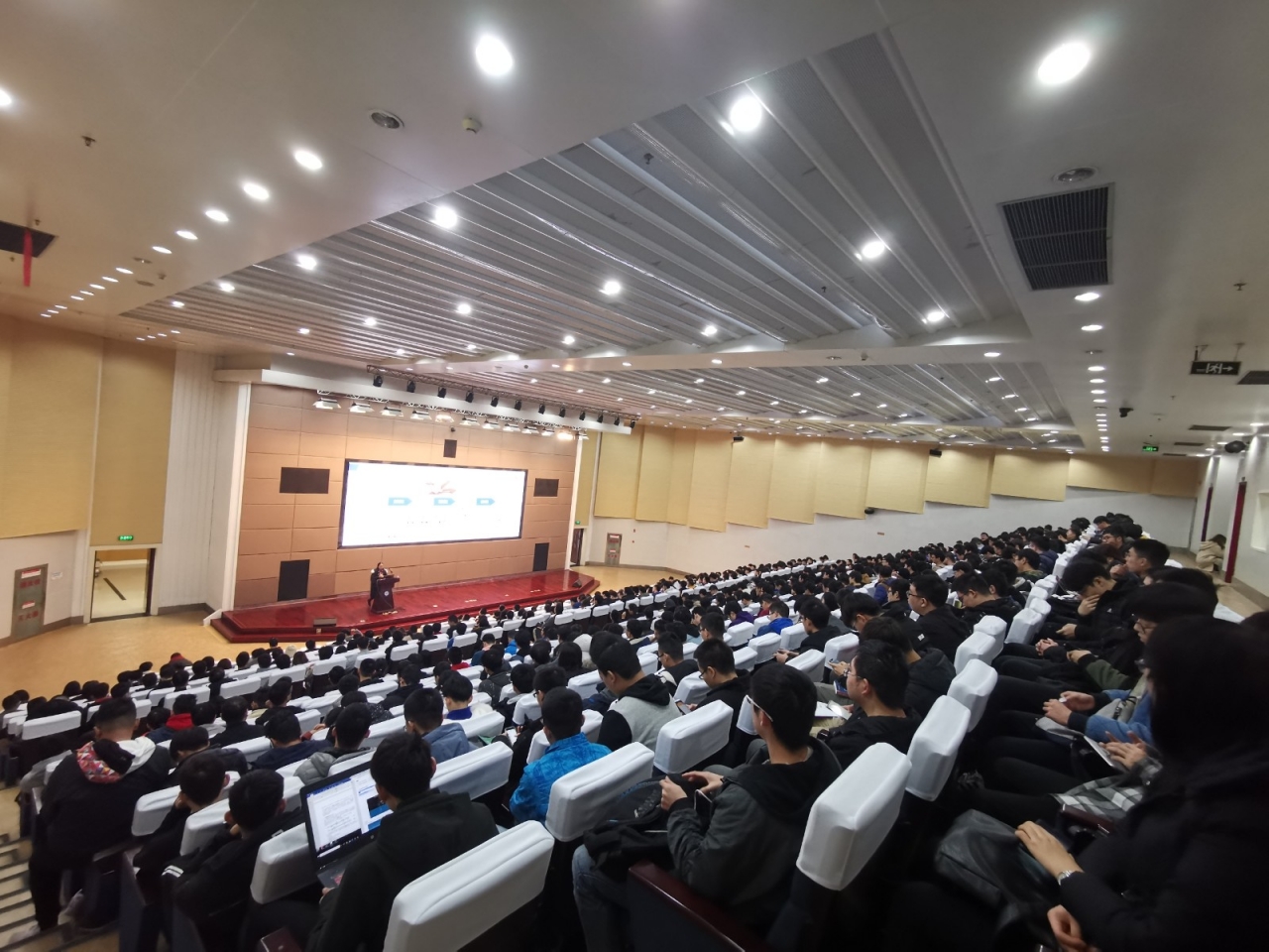 5ff1fca1bc2b5d05a7284902401b3653_cd840.j