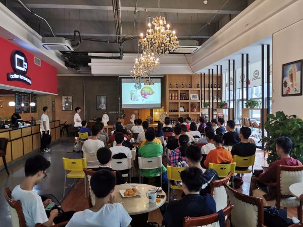 【成电下午茶】张岩教授与学子分享如何在本科阶段参与国际前沿研究