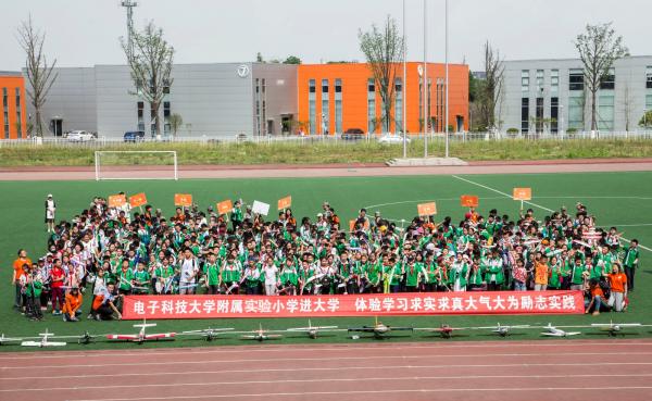 电子科大附小六年级同学赴清水河校区开展研学活动