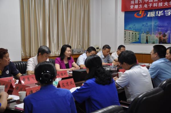 中国振华电子集团向电子科技博物馆捐赠一批藏品