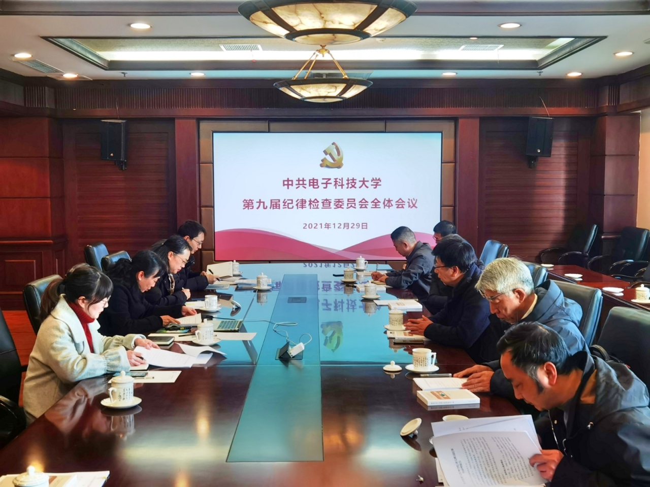 学校召开纪委全委会学习党的十九届六中全会精神