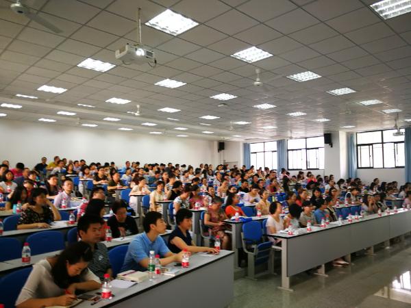 学校开展2017年全校财务人员及财务秘书培训