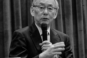 教育导报：诺奖得主朱棣文在电子科大勉励青年学子—“生命短暂，要勇攀科学和人生的高峰”