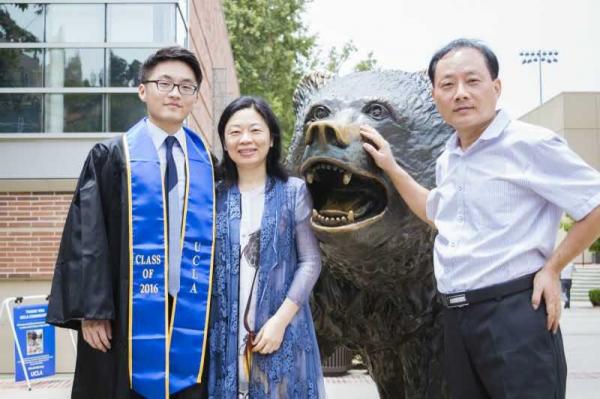 一家人照片.jpg 一家人照片.jpg