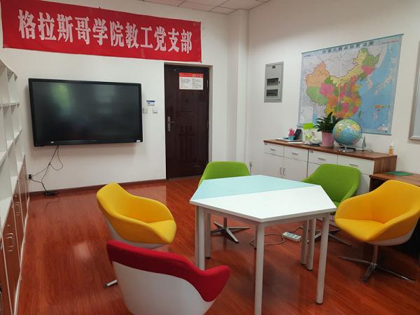 图片1-2格拉斯哥学院党员之角_副本.jpg 图片1-2格拉斯哥学院党员之角_副本.jpg