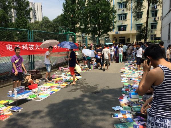 沙河校区举办毕业生二手物品交易市场