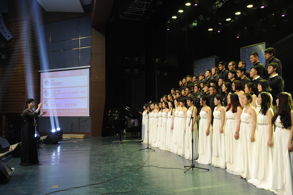 晚会0006.JPG 637cc50418515919d39b47475d537af4.jpg