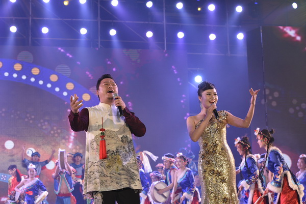 晚会0002.JPG 63cf8b3d11da774cbb96f750f6dc7358.jpg