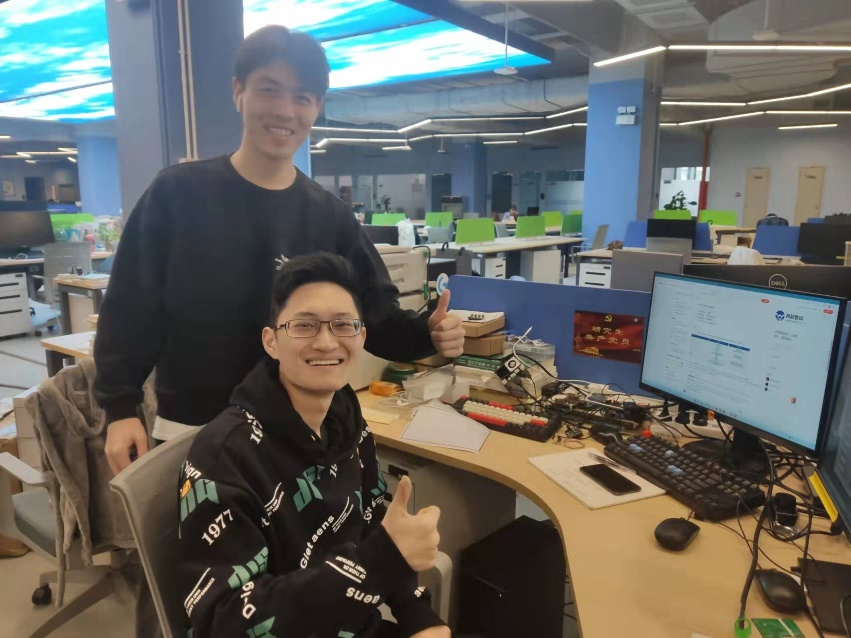 【党史学习教育】研究生党员群体开展“亮身份，树形象”挂牌活动