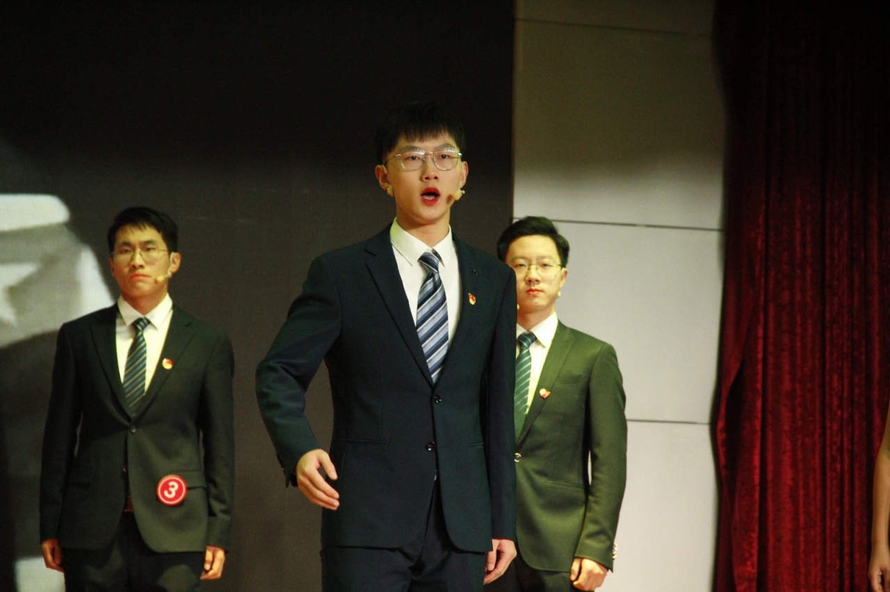 朗诵3 特写2.jpg 643ce5ee70cd70804ac5494f06fd1479_c608a.j