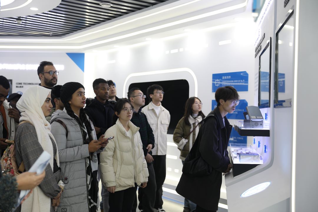 生命学院“脑生态交互——脑与生态和谐‘绿’动”系列活动圆满收官