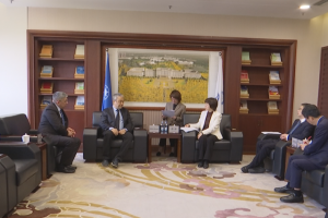 乌兹别克斯坦网络大学校长舒赫拉特·卡尤莫夫一行来校访问