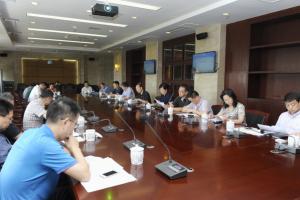 学校召开党委中心组学习会