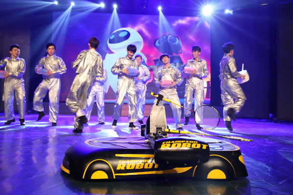 晚会0015.jpg 6525d3600235df7397ec00478d2a706f.jpg