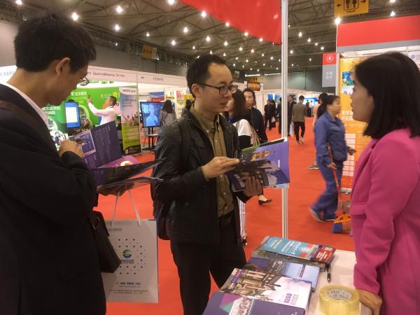 格拉斯哥学院参加西部教育博览会宣传合作办学项目