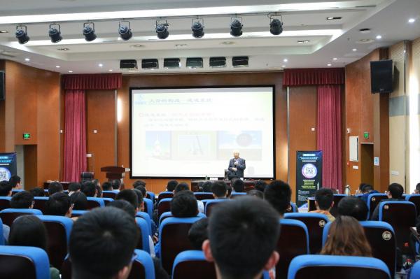 【成电讲坛】中国工程院院士龙乐豪谈中国火箭与航天事业