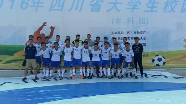 我校普通大学生足球队夺得省大学生校园足球赛超级组（乙组）冠军