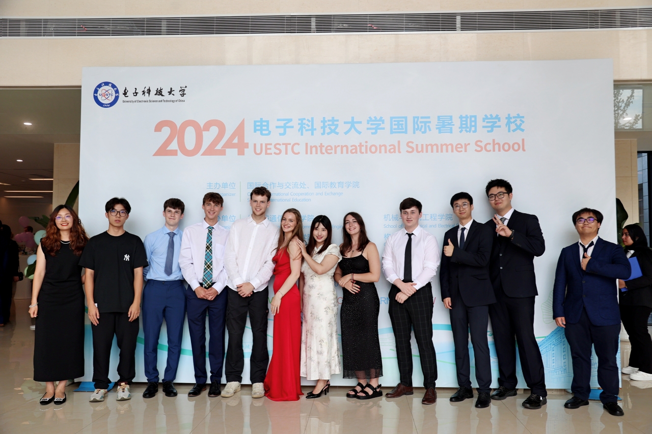 合影.JPG 合影.JPG