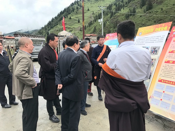 【扶贫在行动】亚弄村迎接国务院扶贫开发领导小组检查验收