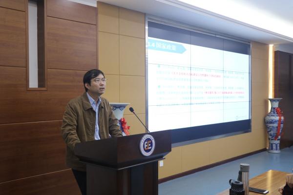 示范性微电子学院举行本科2018级专业认知教育交流会