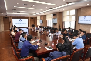 学校疫情防控工作领导小组召开工作会议