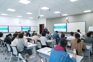 经管学院召开本科教育教学审核评估工作布置会暨专业建设研讨会