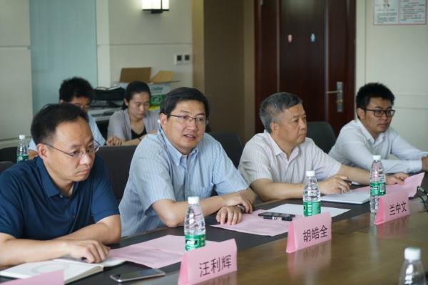 【毕业季】学校召开赴党政机关及国防重点单位就业研究生座谈会