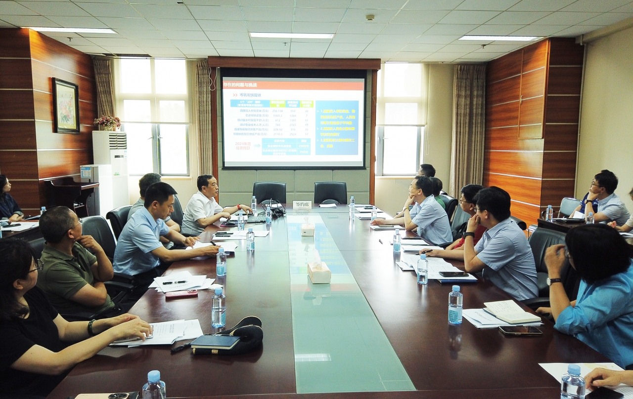 学校召开2024年定点帮扶工作布置暨目标责任书签订会